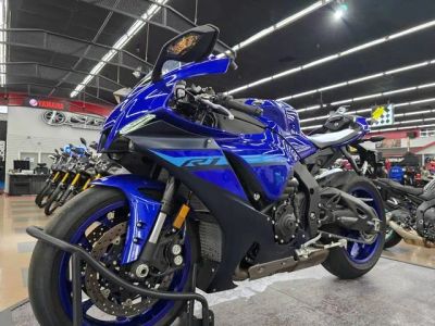 2024 Yamaha YZF-R1 — front three-quarter view