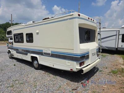 1989 Fleetwood RV Tioga — engine compartment view