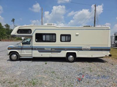 1989 Fleetwood RV Tioga — detail view