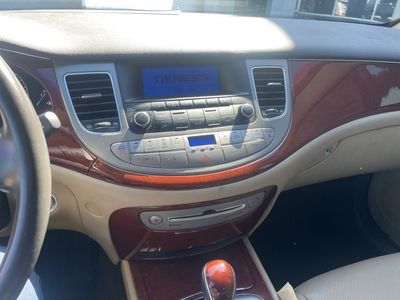 2012 Hyundai Genesis 3.8 — detail view