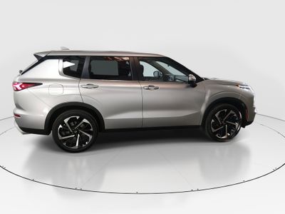 2024 Mitsubishi Outlander - Photo 8