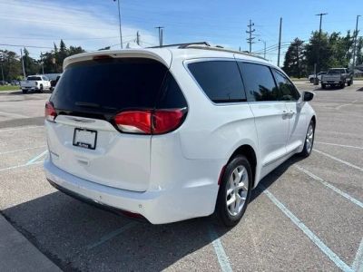 2017 Chrysler Pacifica — detail view