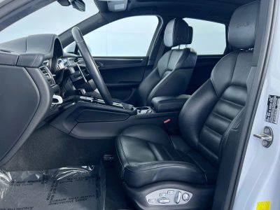 2024 Porsche Macan — photo 12 view