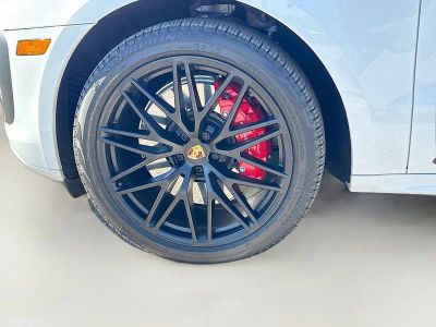 2024 Porsche Macan — photo 42 view