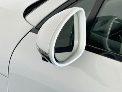 2024 Porsche Macan — photo 10 view
