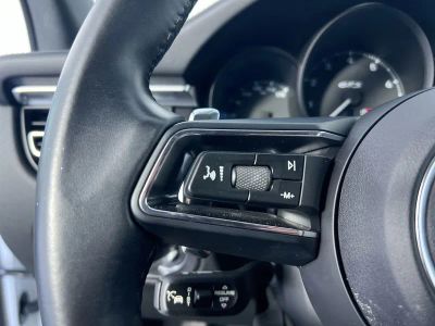 2024 Porsche Macan — photo 16 view