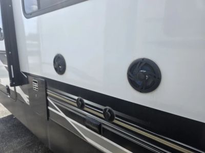 2022 Coachmen Chaparral Lite - Photo 10