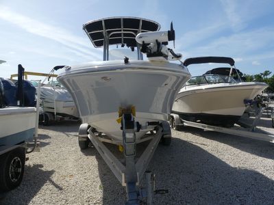 2021 Robalo R200 - Photo 2