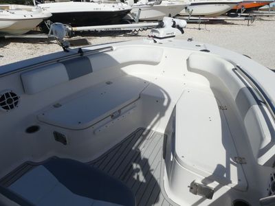2021 Robalo R200 - Photo 11