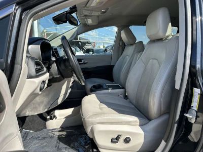 2021 Chrysler Pacifica — photo 13 view