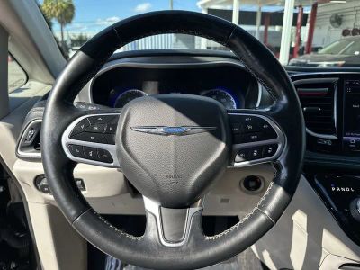 2021 Chrysler Pacifica — photo 11 view