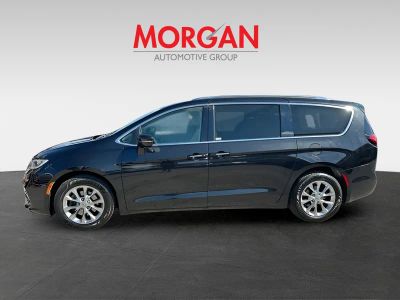 2021 Chrysler Pacifica — detail view