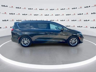 2021 Chrysler Pacifica — photo 9 view