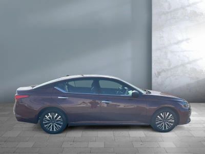2025 Nissan Altima - Photo 7