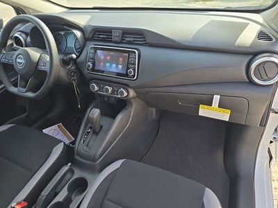 2025 Nissan Versa — photo 11 view