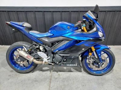 2019 Yamaha YZF-R3 — front three-quarter view