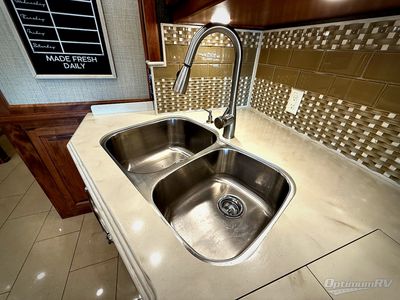 2016 Tiffin Phaeton - Photo 15