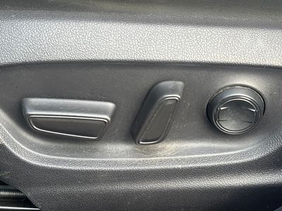 2022 Toyota Prius - Photo 8