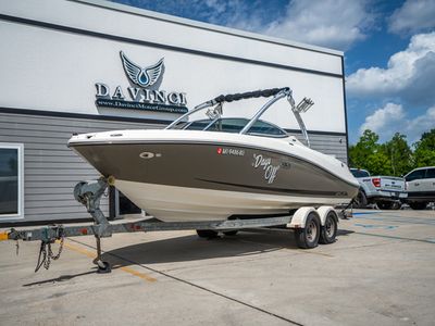 2011 Sea Ray 230SLX — side profile view