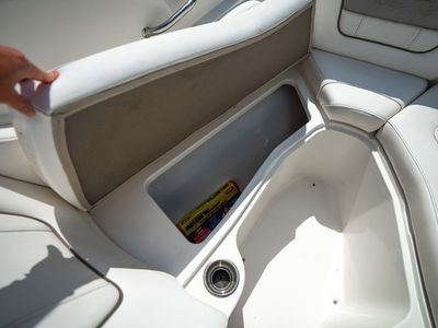 2011 Sea Ray 230SLX — photo 25 view