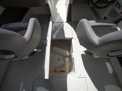 2011 Sea Ray 230SLX — photo 27 view