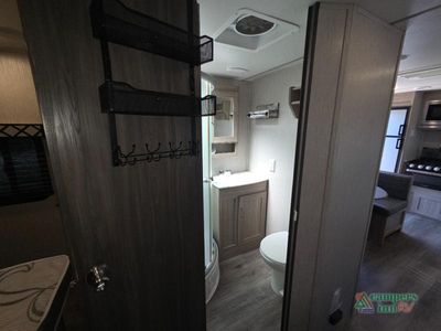 2020 Coachmen RV Freedom Express - Photo 28