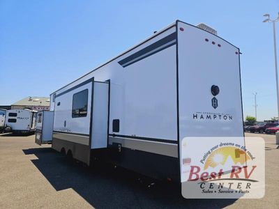 2025 CrossRoads RV Hampton - Photo 4