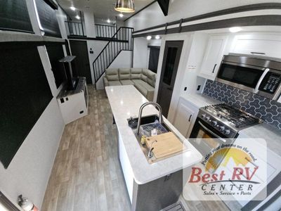 2025 CrossRoads RV Hampton - Photo 10