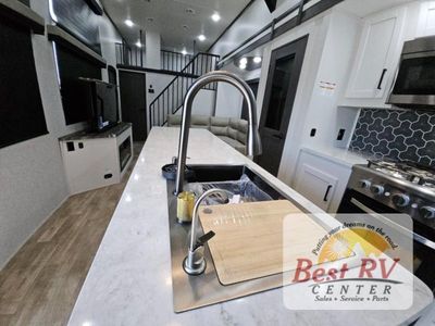 2025 CrossRoads RV Hampton - Photo 15