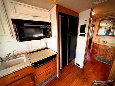 1998 Fleetwood Discovery - Photo 6