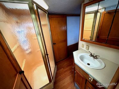 1998 Fleetwood Discovery - Photo 7