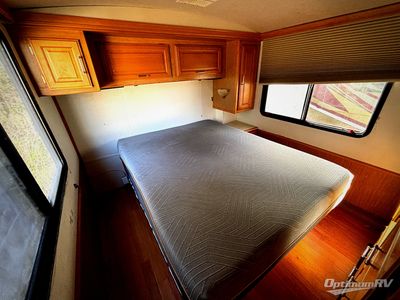 1998 Fleetwood Discovery - Photo 9