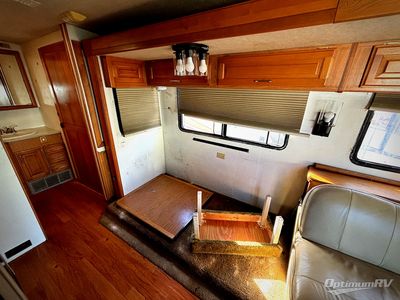 1998 Fleetwood Discovery - Photo 5