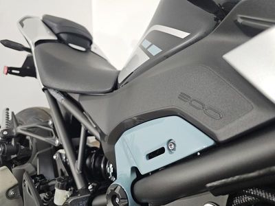 2025 Kawasaki Z900 ABS Galaxy Silver/Metallic Spark Black - Photo 13