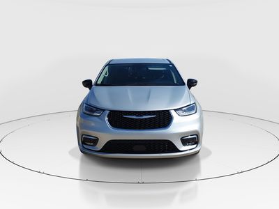 2024 Chrysler Pacifica — side profile view