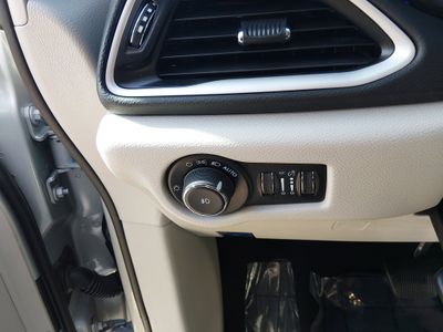 2024 Chrysler Pacifica — photo 13 view