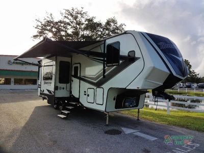 2024 Grand Design Momentum G-Class — photo 9 view
