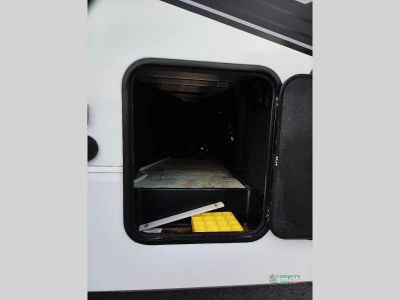 2024 Grand Design Momentum G-Class — photo 10 view