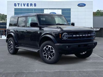 2026 Ford Bronco Outer Banks in Shadow Black — front three-quarter view