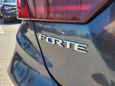 2024 Kia Forte — photo 8 view