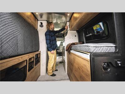 2026 Airstream Rangeline - Photo 9