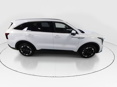 2024 Kia Sorento — photo 8 view