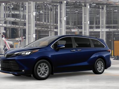 2026 Toyota Sienna — side profile view