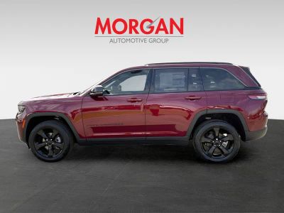 2026 Jeep Grand Cherokee — engine compartment view