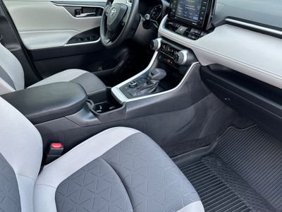 2022 Toyota RAV4 - Photo 17