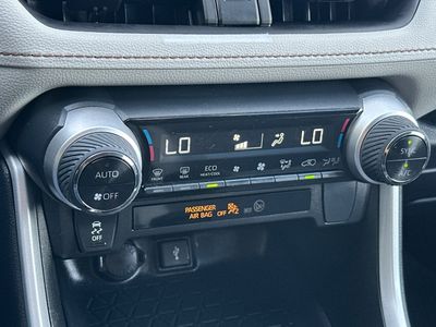 2022 Toyota RAV4 - Photo 22