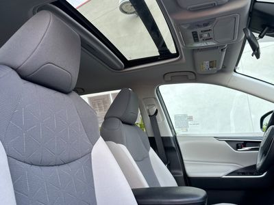 2022 Toyota RAV4 - Photo 18
