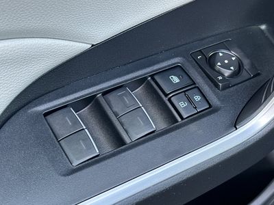 2022 Toyota RAV4 - Photo 13
