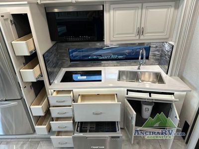 2026 Fleetwood RV Discovery - Photo 12