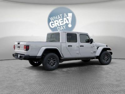 2026 Jeep Gladiator — detail view